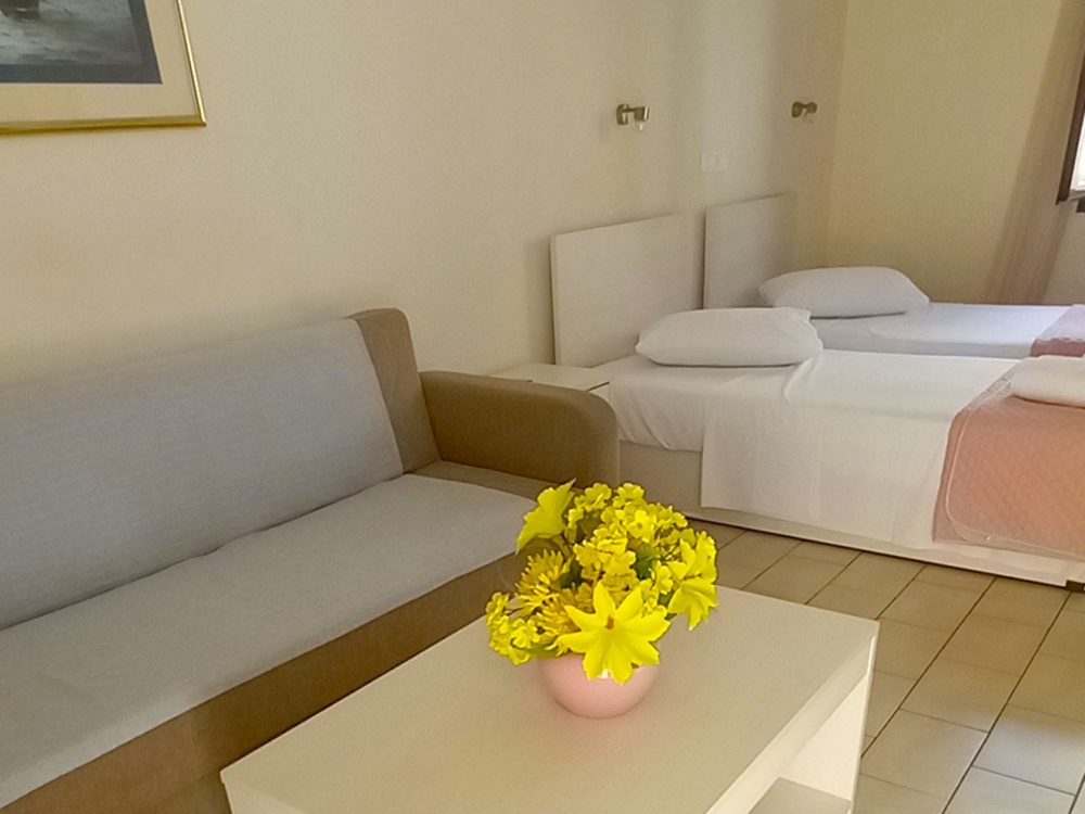 Byron Hotel Argostoli Rooms (8)